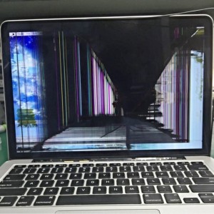 MacBook Screen Replacement Dubai
