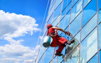Rope Access Cleaning: The Right Choice for Your Business 