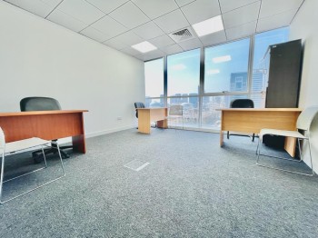 Spacious office || 30sqm w/ window || 0% commission