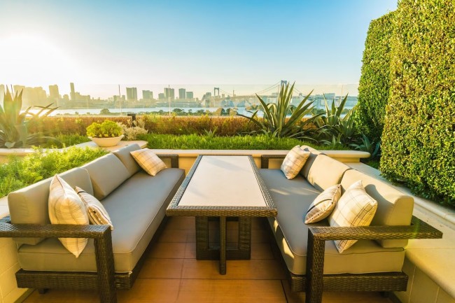  Transform Your Outdoor Space with Luxurious Garden Furniture Dubai