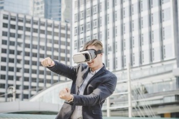 Everest DG: Pioneering Virtual Reality Experiences in Dubai
