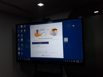 IQ TOUCH INTERACTIVE DISPLAY PANEL