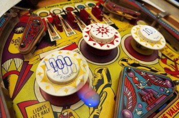 Flippers Crown Pinball Machine3