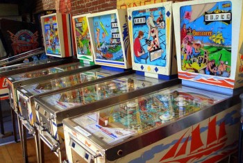 Flippers Crown Pinball Machine4