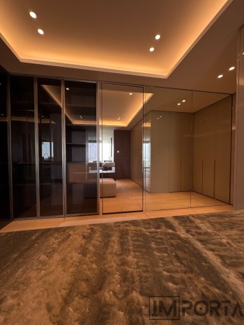 mirror-door-with-black-edge-modern-interior.jpg